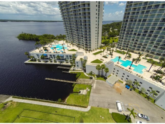 Building Photo - LVT Flooring, Cable and Internet Included!