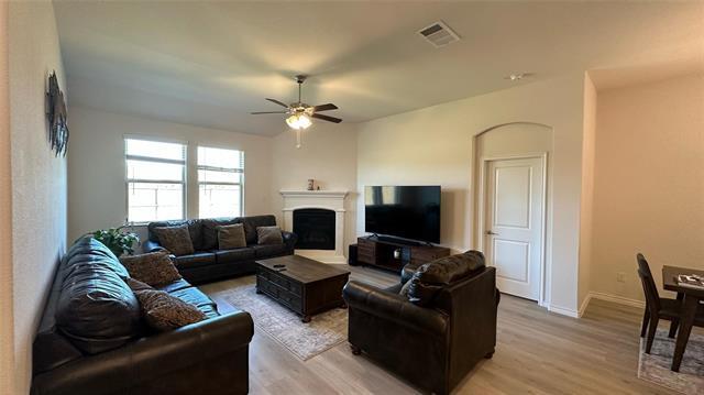 Building Photo - 631 Maverick St