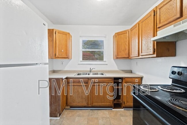 Building Photo - 909 E Liberty St