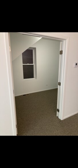 Building Photo - 1645 N Wolcott Ave