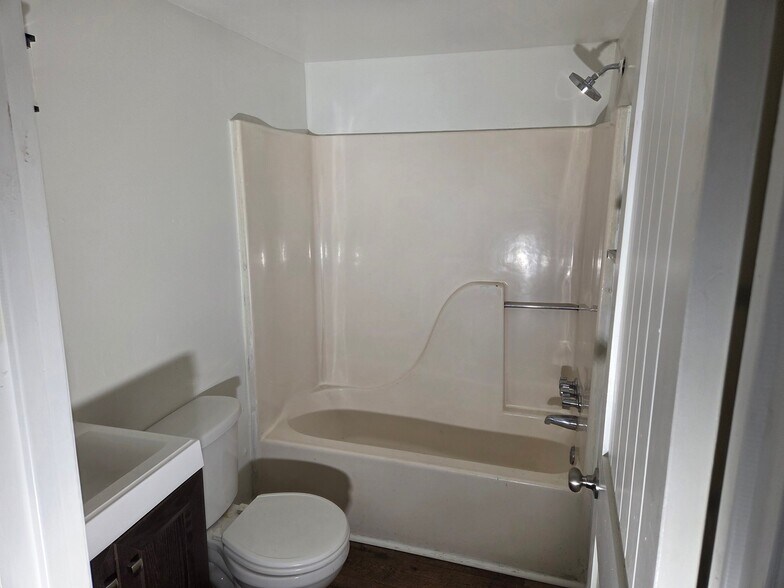 Building Photo - 1012 W 36th St