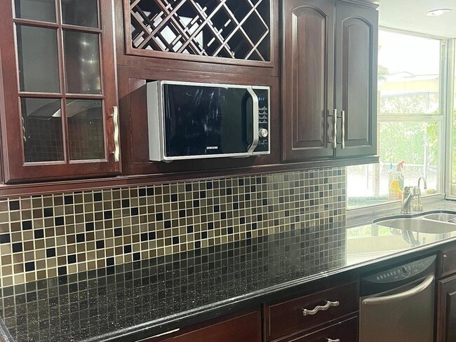 Building Photo - 1250 SW 15th Ave