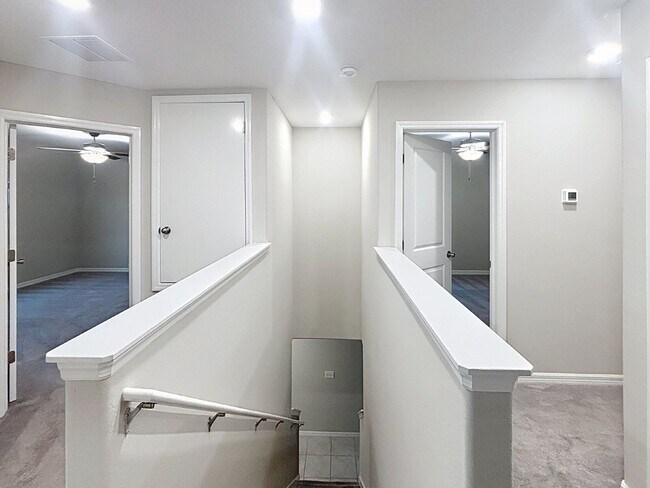 Building Photo - 7012 Samuel Ivy Dr