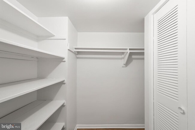 Building Photo - 5801 Quantrell Ave