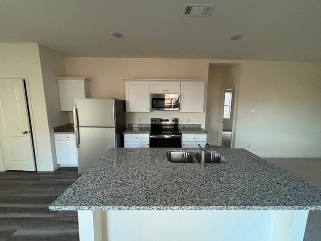 Building Photo - 5940 Sahara Dr