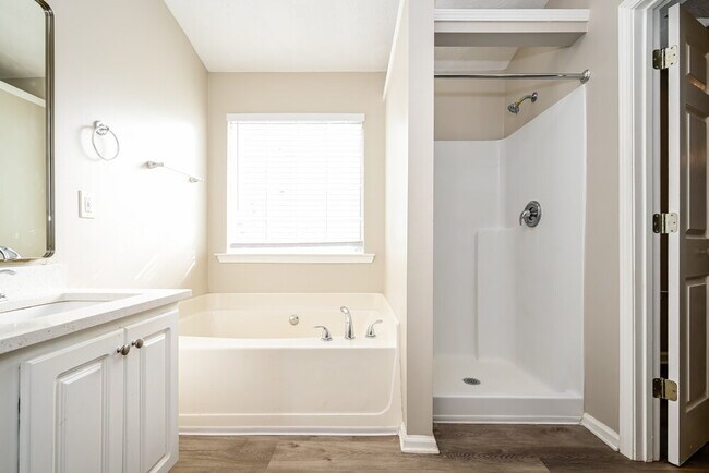 Building Photo - 413 Grove Park Dr