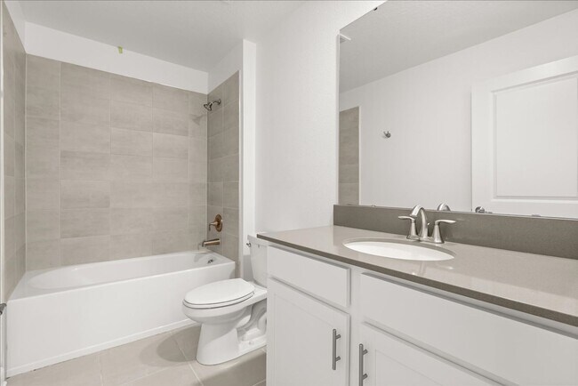 Building Photo - Spacious 5-Bedroom Solar Home for Rent in ...