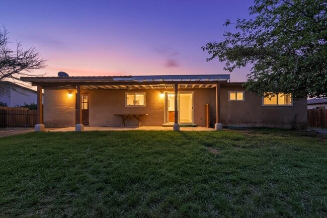 Building Photo - 2702 Avenida Del Sol