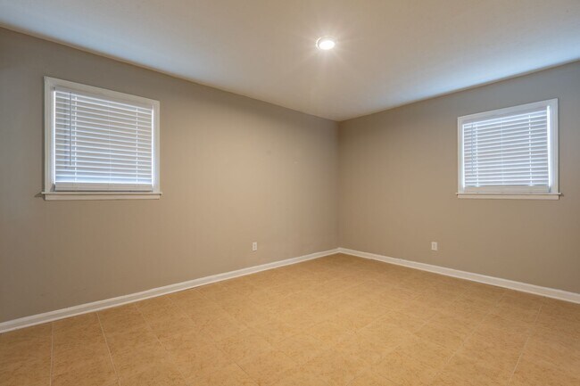 Building Photo - Quiet Ranch