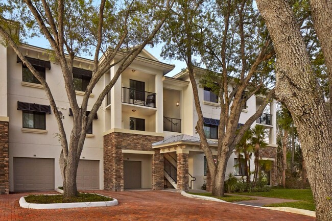 Building Photo - 5351 W Hillsboro Blvd