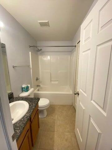 Building Photo - 119 W Oakbrook Dr