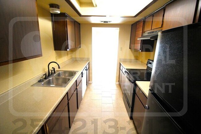 Building Photo - 2002 Sherman Dr