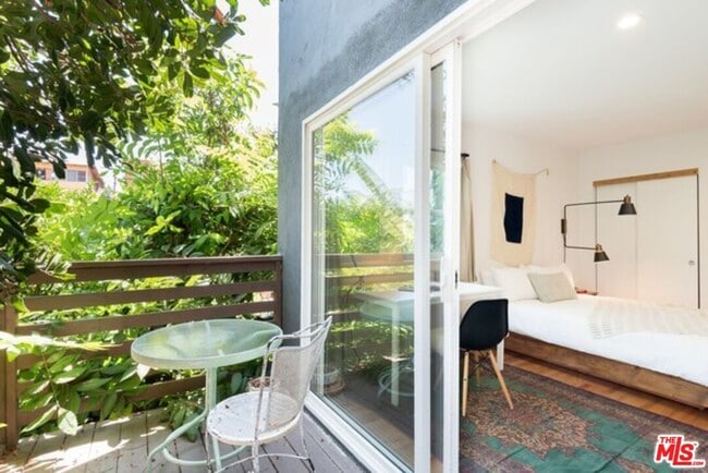 Building Photo - 1933 Kent St