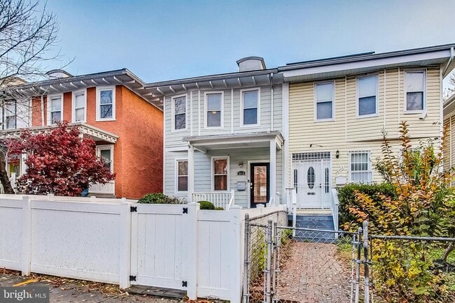 Primary Photo - 5415 Illinois Ave NW