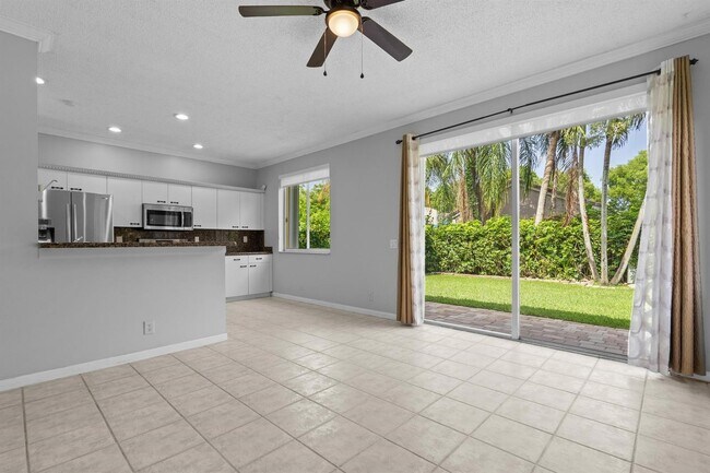 Building Photo - 4319 Greenbriar Ln
