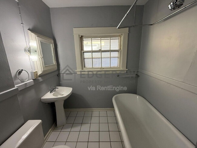 Building Photo - 567 Paris Ave SE