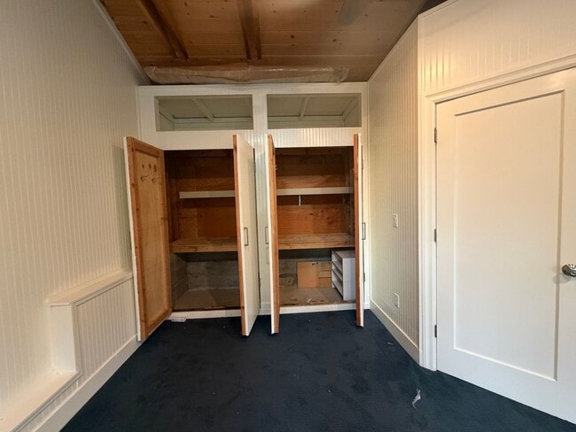 Building Photo - Lakeshore Craftsman with Detached Cottage and Versatile Bonus Rooms