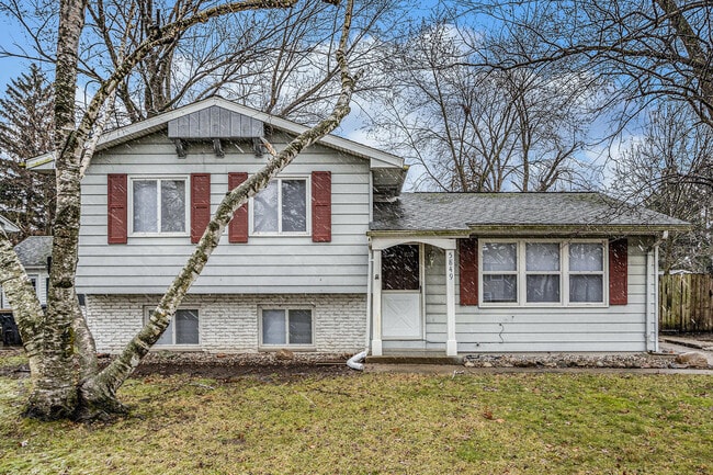 Primary Photo - 5849 Meredith St