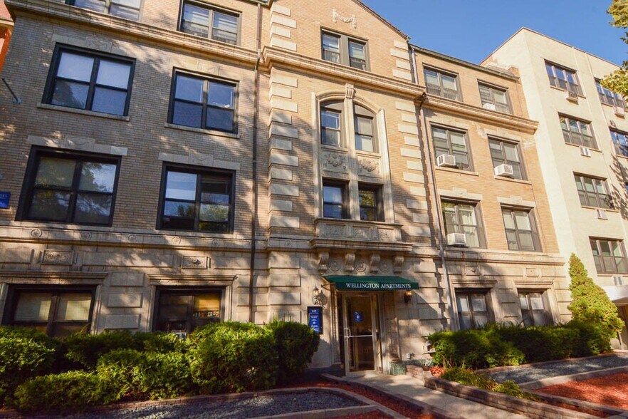 Primary Photo - 545 W Wellington Ave