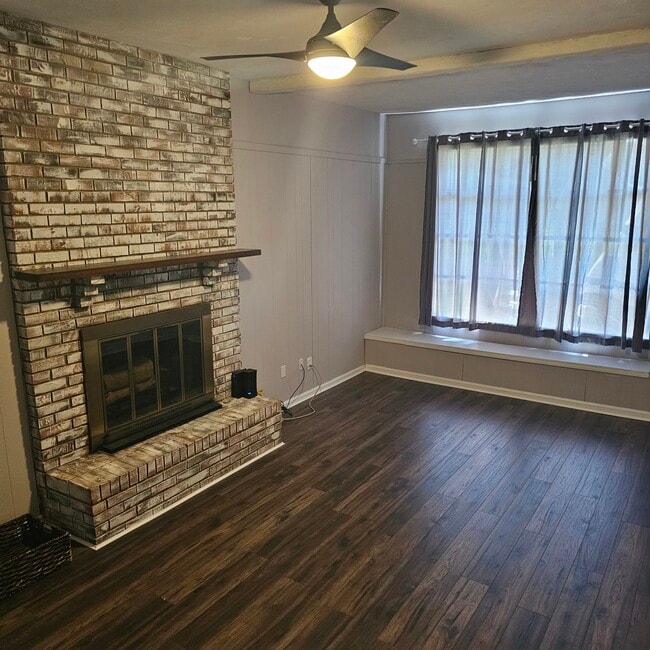 Building Photo - 4403 Estate Dr