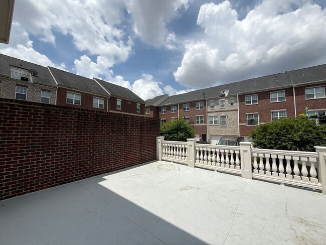 Building Photo - Avenues at Ayrsley