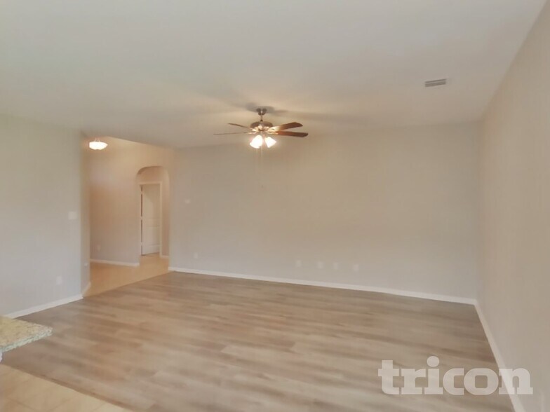 Building Photo - 728 Walls Blvd