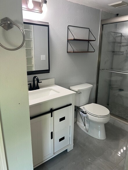 Building Photo - 2587 Cyprus Dr