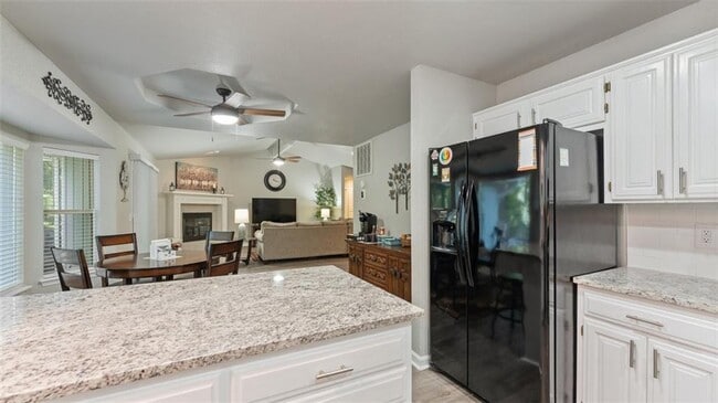 Building Photo - 9 E Elvendon Dr