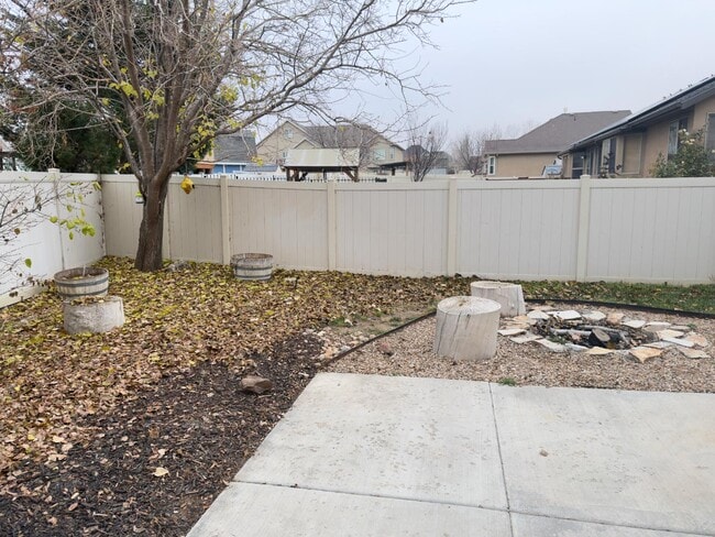 Building Photo - 317 W Farmside Dr