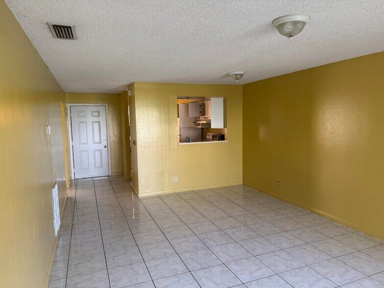 Building Photo - 2511 NW 56th Ave