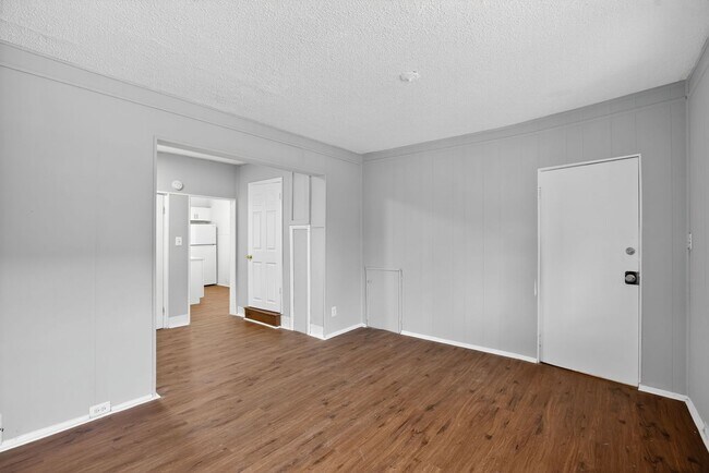 Building Photo - Narcissus