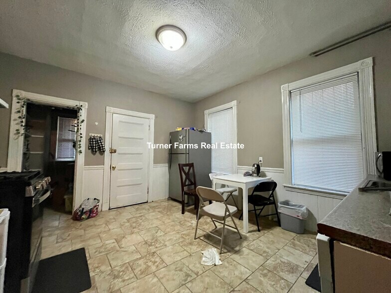 Building Photo - 12 Bucknam St