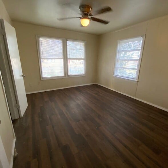 Building Photo - 303 39th St