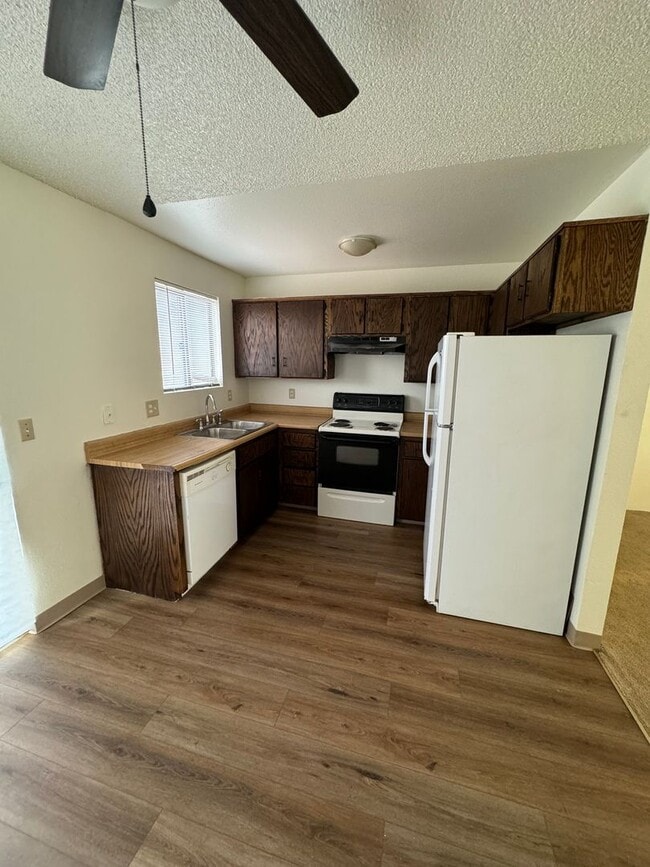 Building Photo - 4988 Ivor Dr