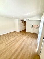 Building Photo - 12121 Moorpark St