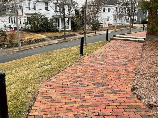 Building Photo - 52 Sanborn St