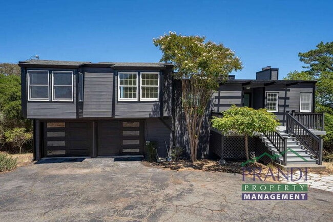 Building Photo - 645 Fawn Dr