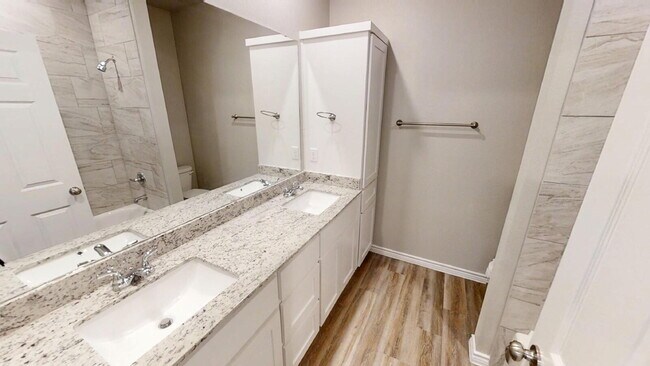 Building Photo - 2107 Wildewood Dr