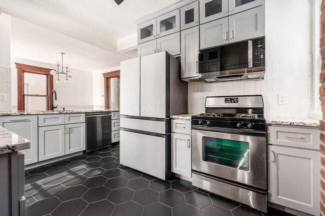 Building Photo - 415 W 5th Ave