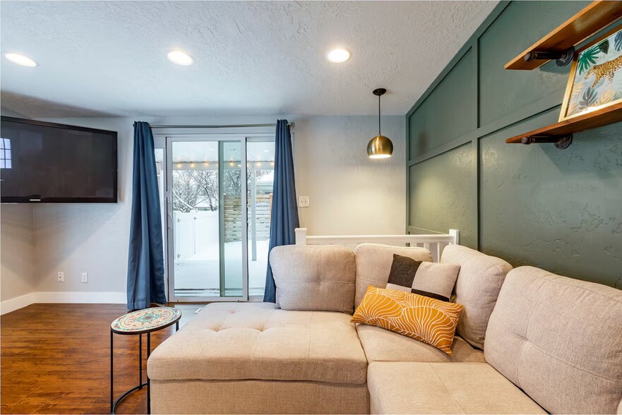 Building Photo - 4671 S Green Valley Dr
