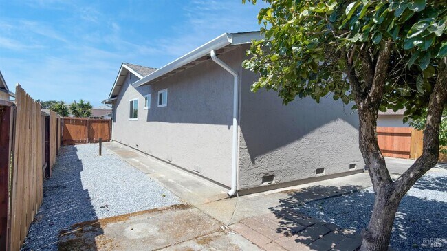 Building Photo - 340 Mokelumne Dr