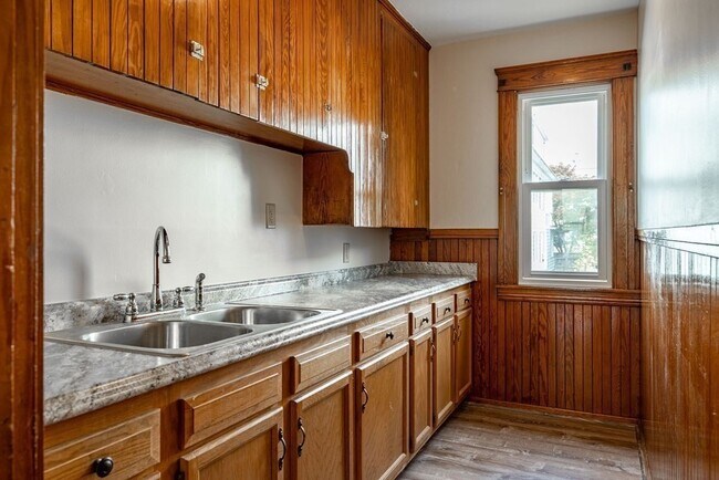 Building Photo - 151 Ingleside Ave