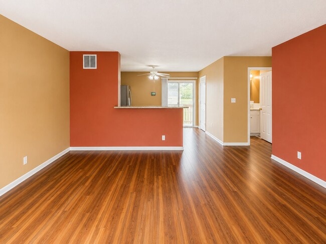 Building Photo - 593 Lazelle Rd