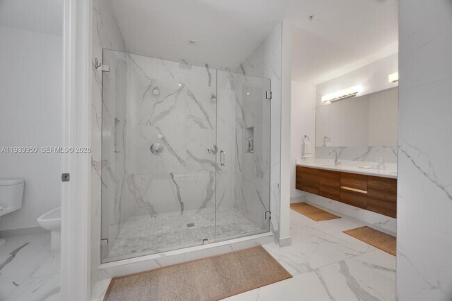 Building Photo - 301 Altara Ave