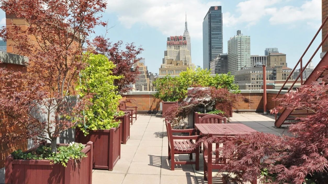 Building Photo - 247 E 35th St