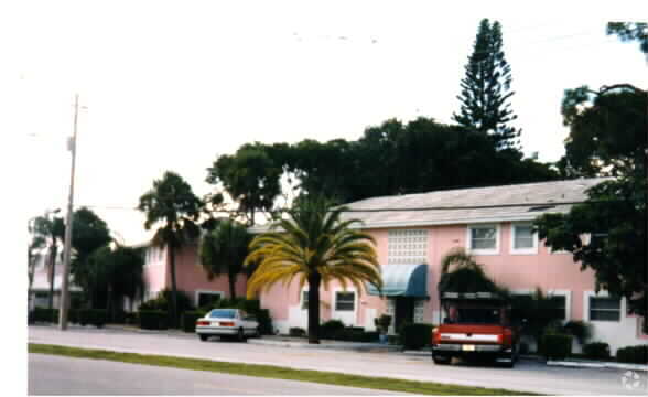 Building Photo - Fairways on the Green