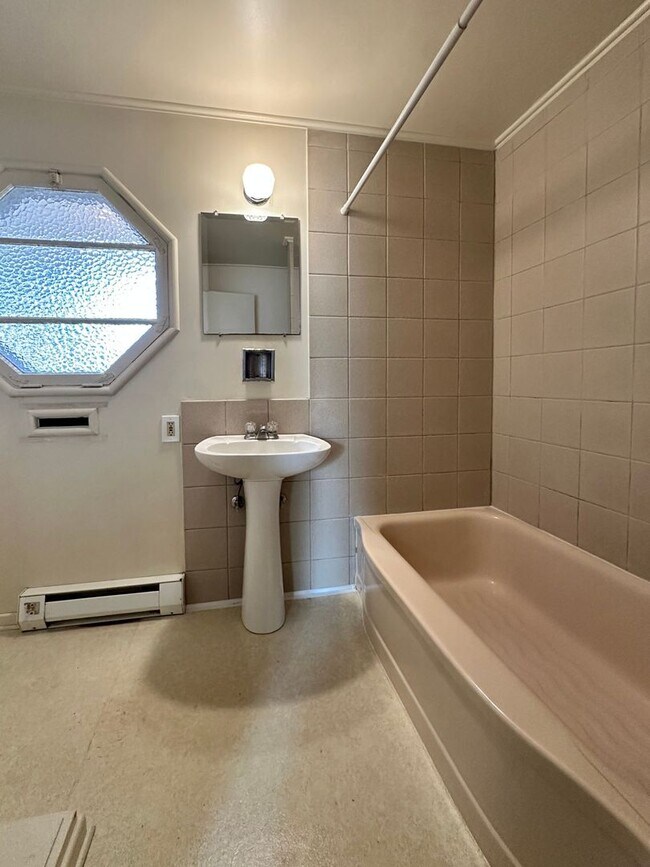 Building Photo - (PEA 414) 10th & Lawrence ~ 1 Bed/1 Bath