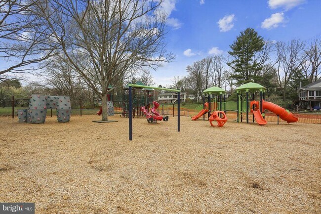 Building Photo - 820 Quince Orchard Blvd