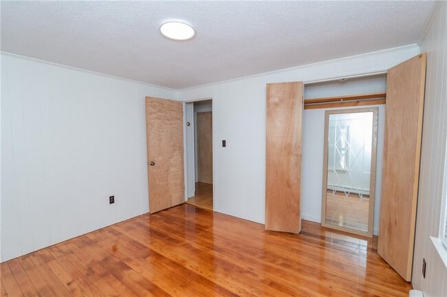 Building Photo - 137A Kingstown Rd