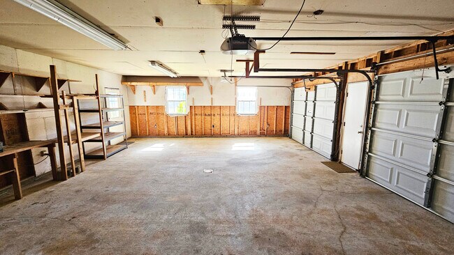 Building Photo - 16200 South Ave